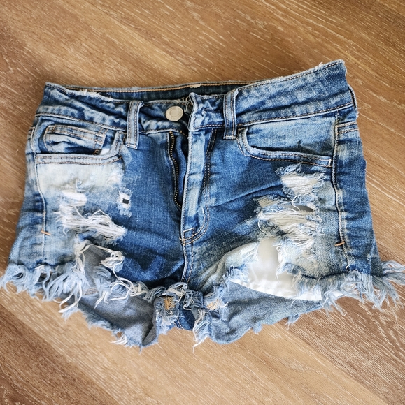 Booty-boosting Shorty Jean Shorts - Picture 5 of 7